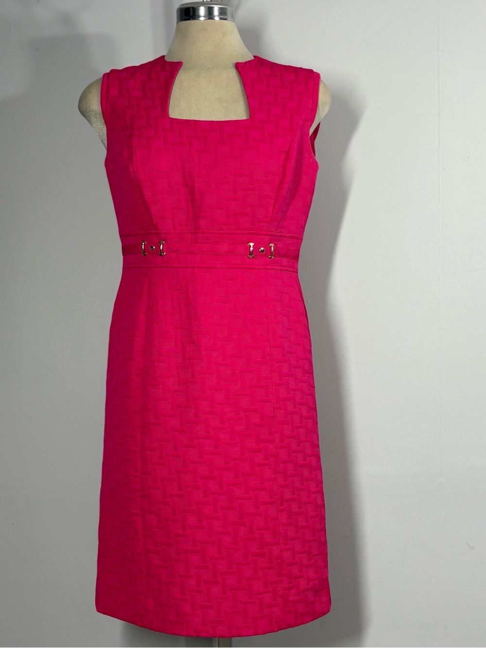Tahari Vibrant Fuchsia Textured Shift Dress with Square Keyhole Neck Size 6